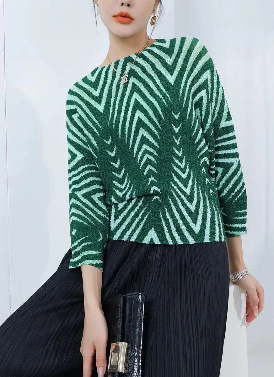 4240042 Line Printed Pleated Top *Green *Backorder