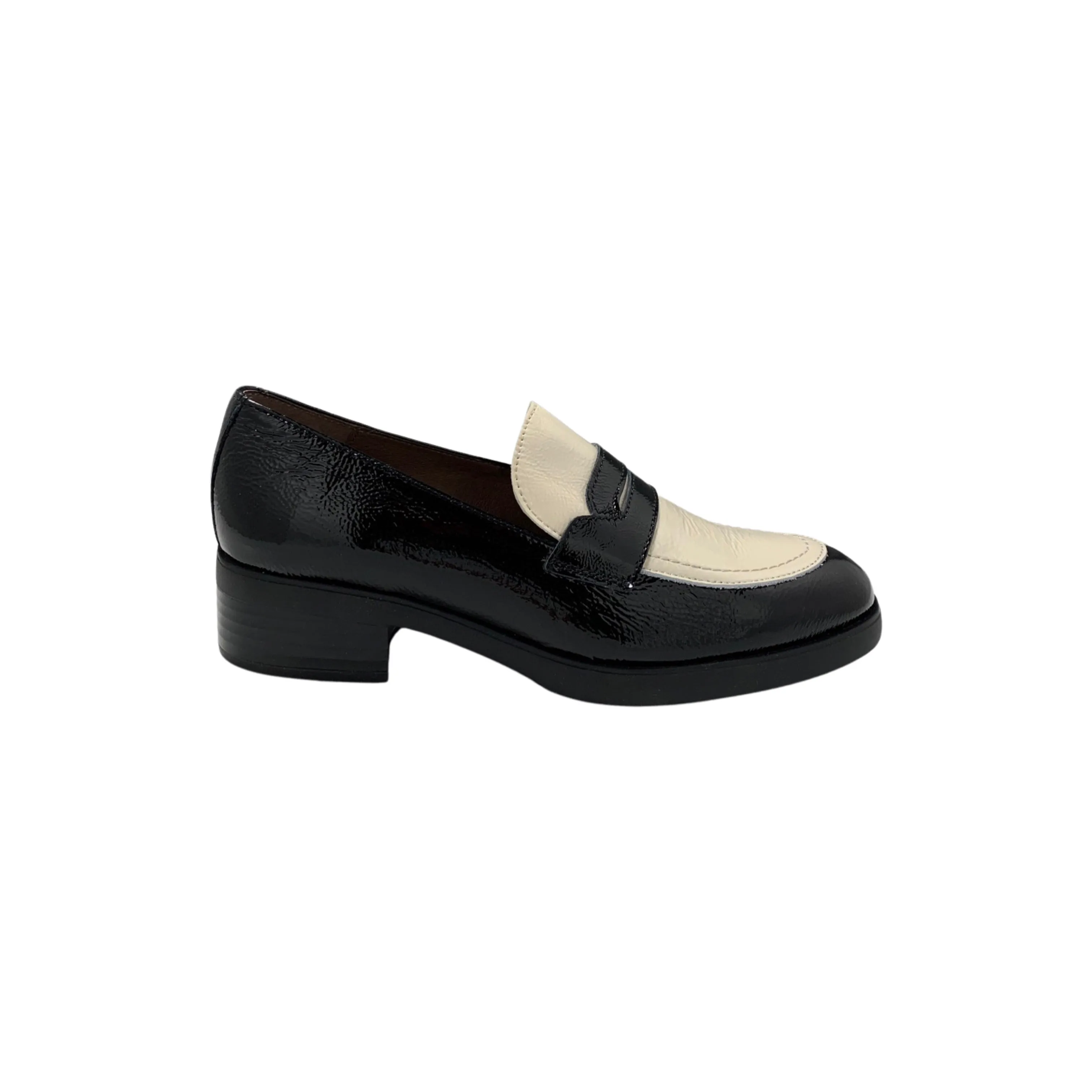 D9320 Black/White Patent Loafer