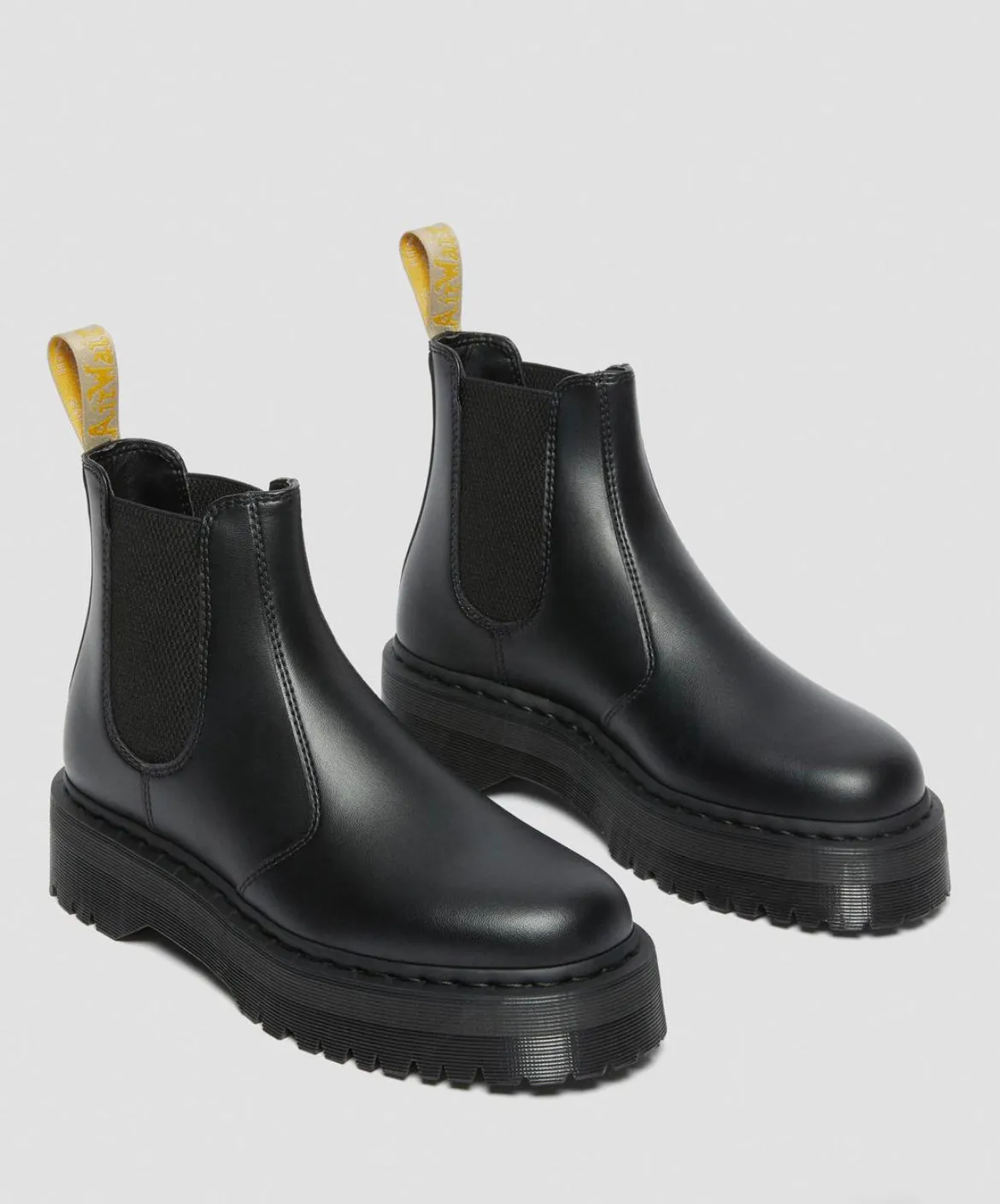 Dr.Martens 2976 Quad Chelsea Boot Vegan Black Felix Rub Off Plateau 27560001