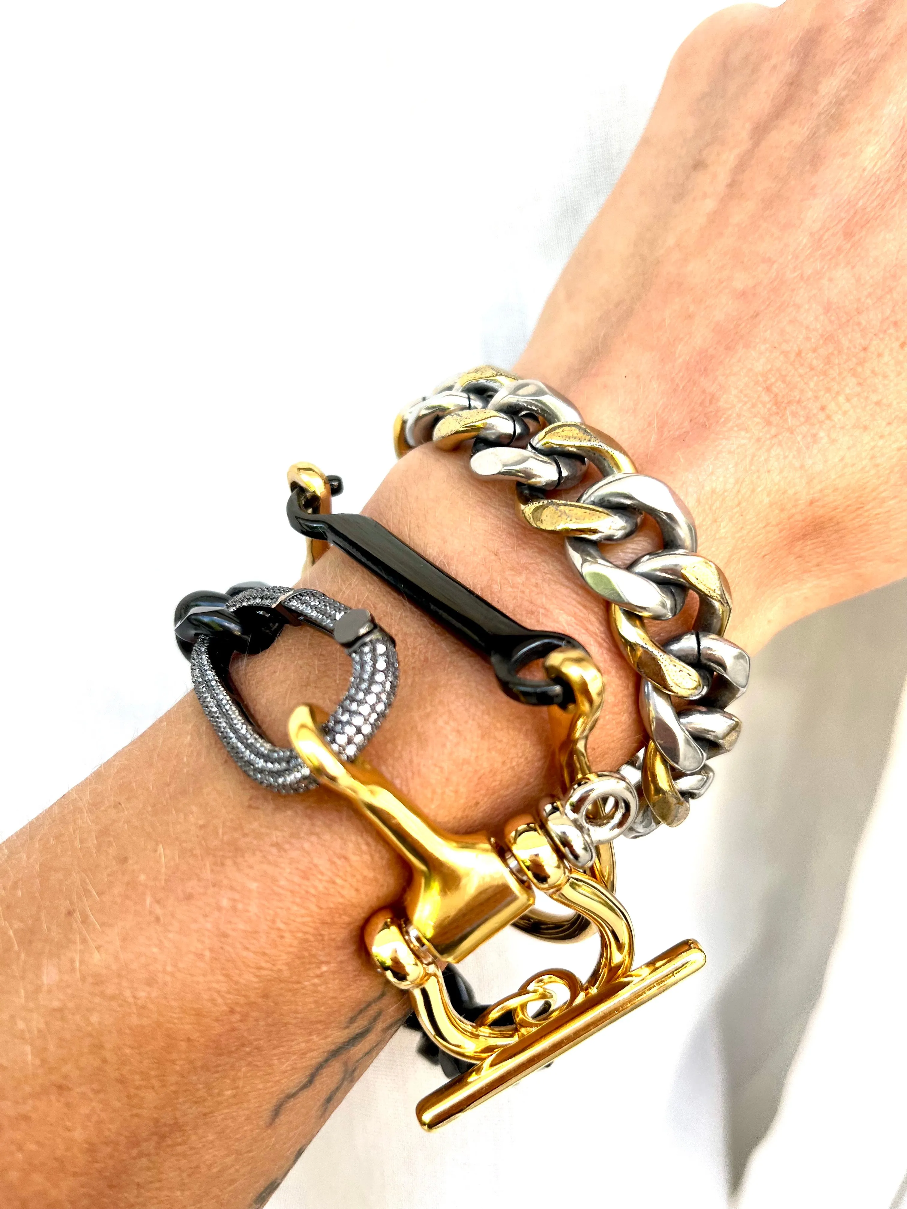 LUSITANO STIRRUP BANGLE - GOLD / BLACK| Equestrian Jewelry - AtelierCG™