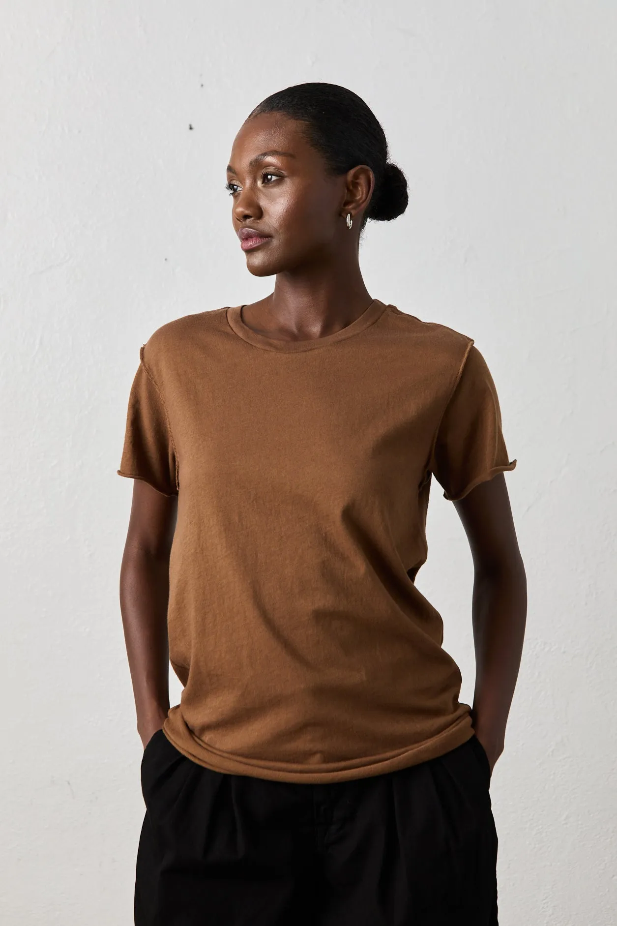 MOORE RELAXED TEE / ESPRESSO