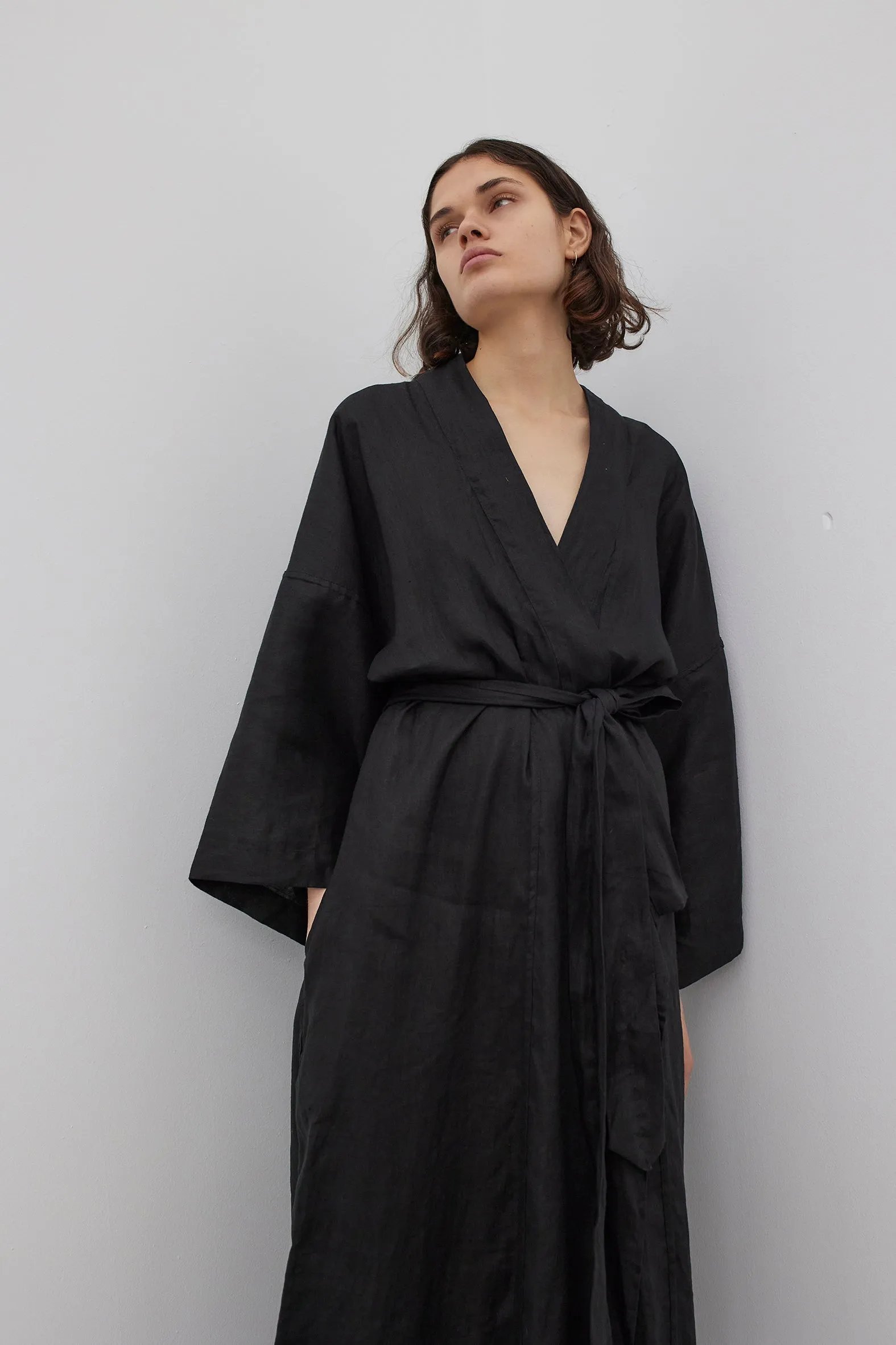 the 02 robe - deep black